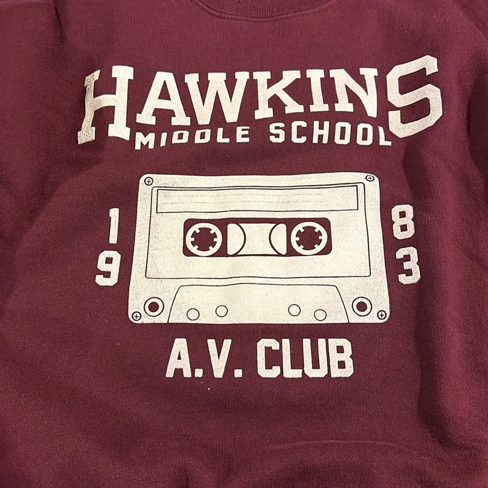 Hawkins Middle AV Club Crewneck Stranger Things - Picture 2 of 2